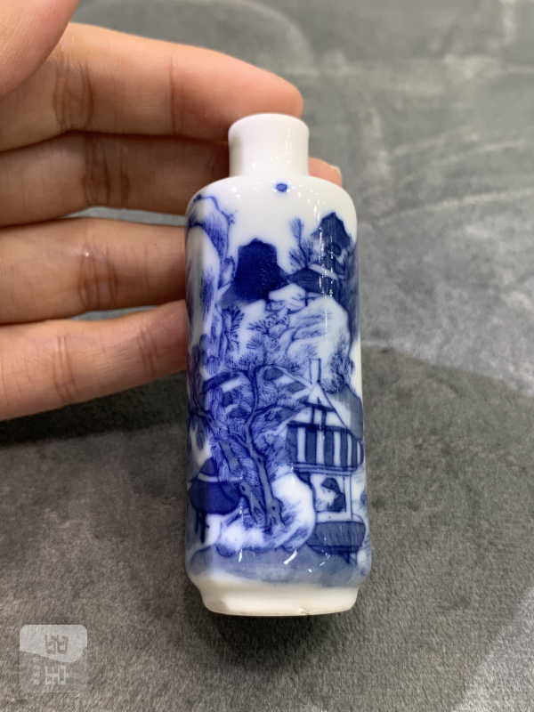 清晚期青花寒江独钓纹鼻烟壶 - 图6